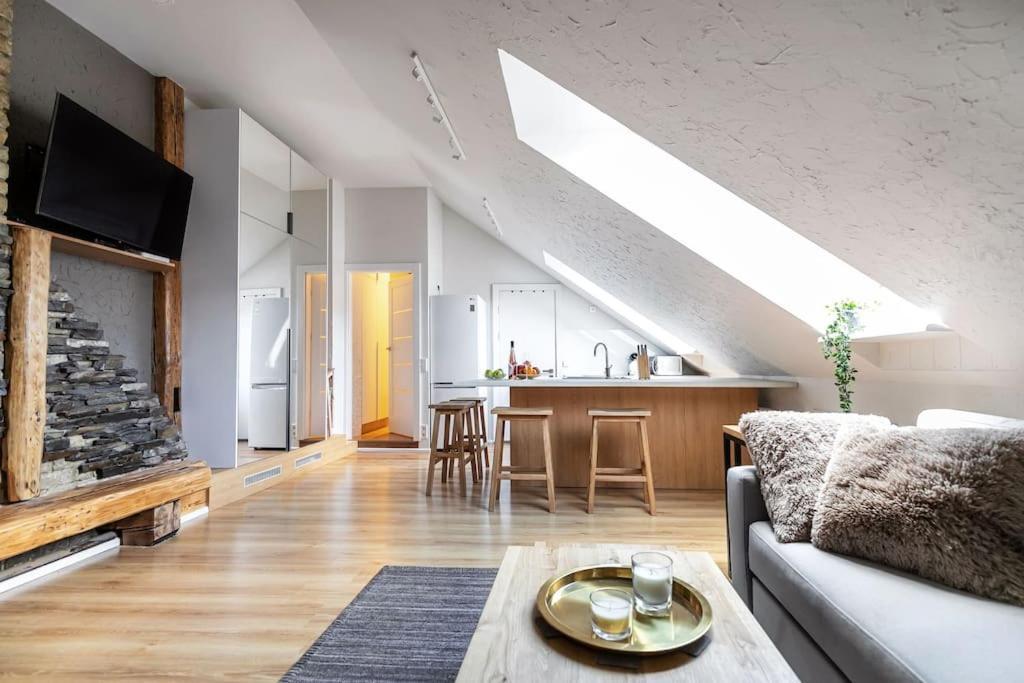 Luxury Apartment In Gediminas Avenue With Terrace Vilnius Exterior photo