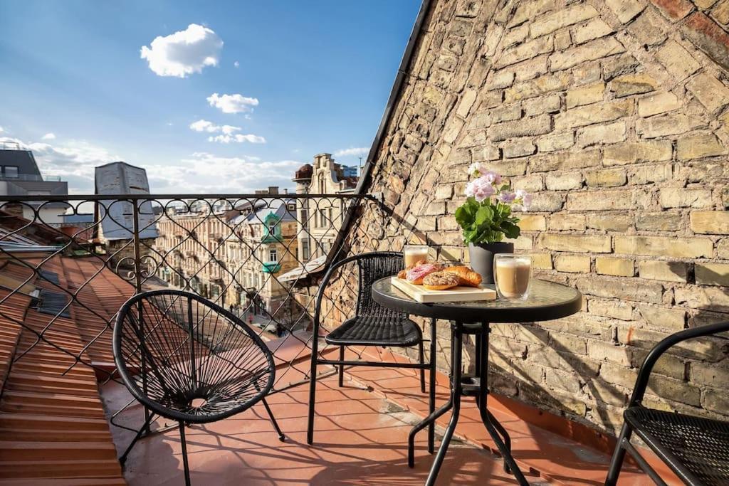 Luxury Apartment In Gediminas Avenue With Terrace Vilnius Exterior photo
